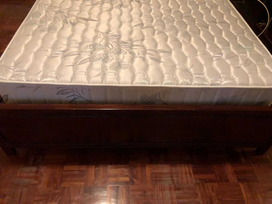Cama de Casal em Madeira Pau Rosa Macau
