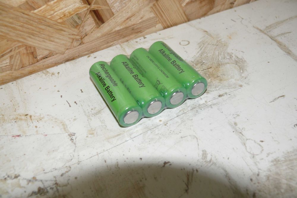 Conjunto de 4 pilhas alcalinas recarregáveis.