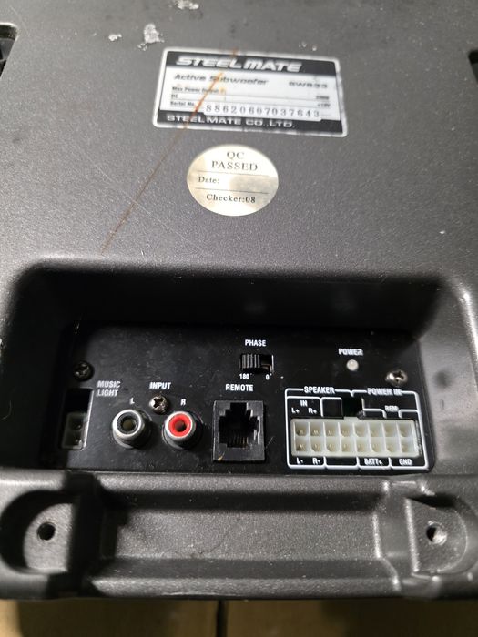 Активний, компактний сабвуфер STEEL MATE