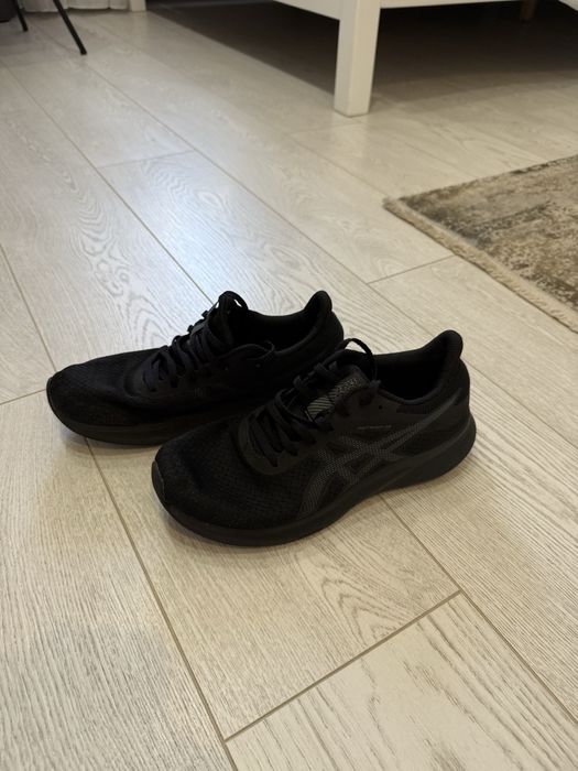 Кросівки  Asics размер 40,5