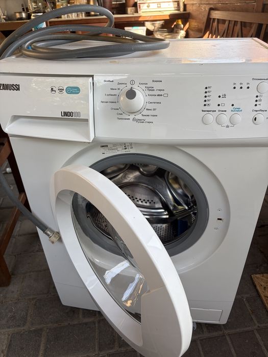 Пральна машинка Zanussi