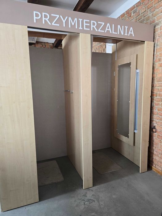 przymierzalnia dwie kabiny