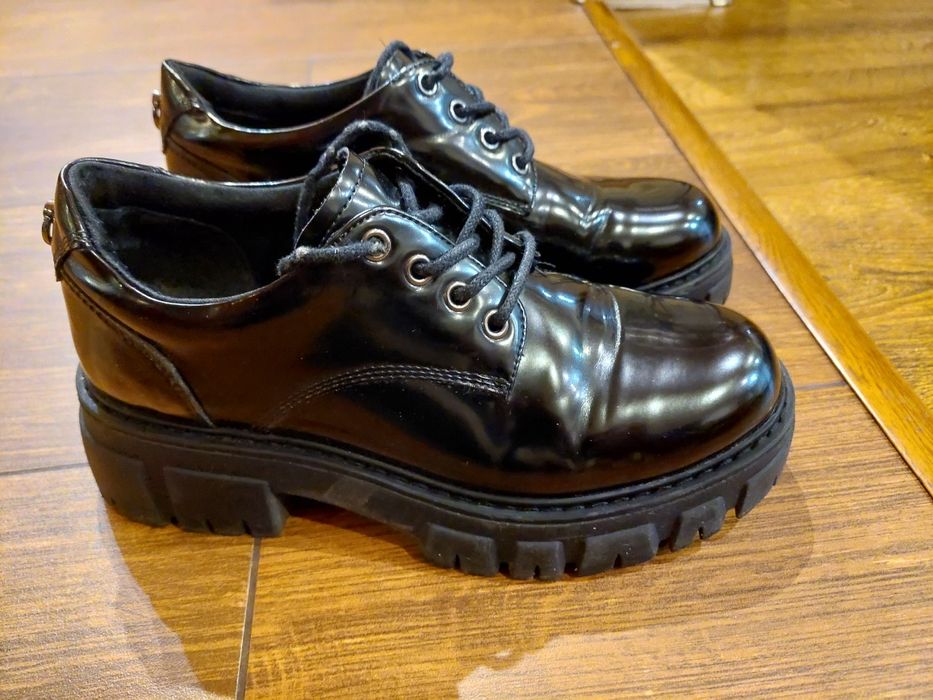 Buty lakierowane czarne Catwalk Lordsy