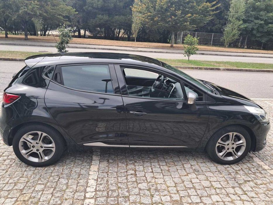 Renaul Clio só 9.000 euros