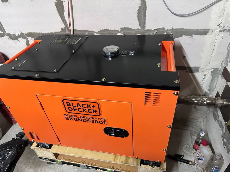 Дизельний генератор Black+Decker BXGND6300E