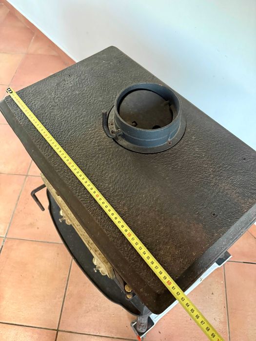 Salamandra a Lenha em Ferro Fundido – Estilo Antigo, Nunca Usada