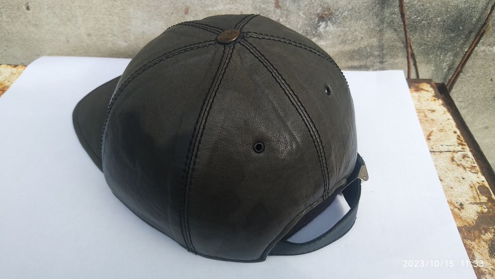 Продам кожаную бейсболку.