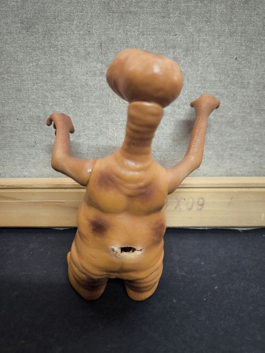 Boneco ET em plástico