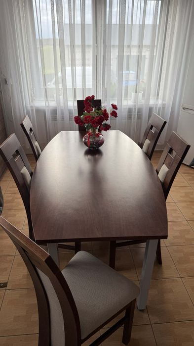 stół z krzesłami – solidny