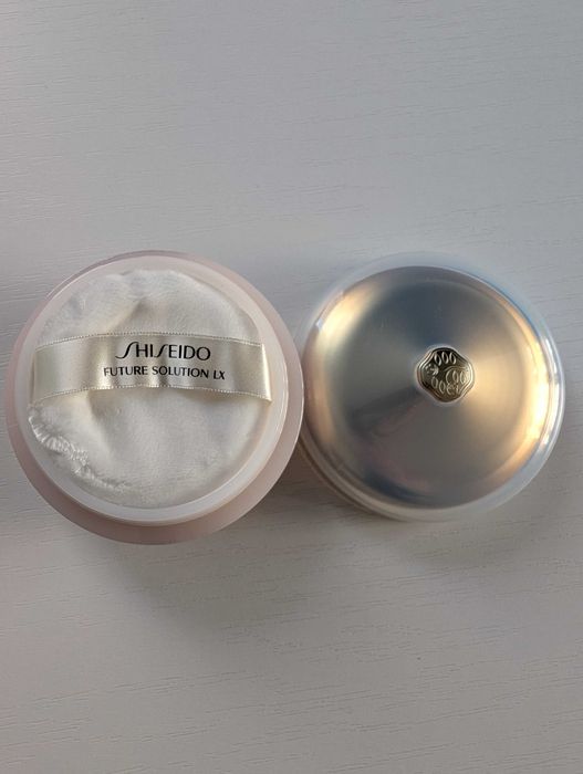 Shiseido Future Solution - Puder rozświetlający 13g