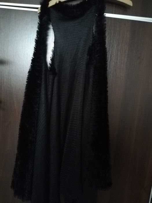 Czarna narzutka uniwersalna