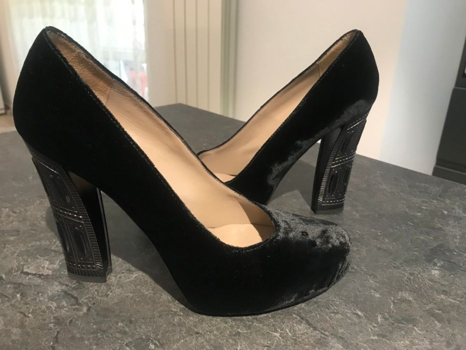 Продам елегантні туфлі з бархату
