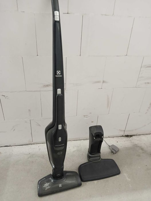 Odkurzacz pionowy Electrolux Ergorapido uszkodzone ładowanie
