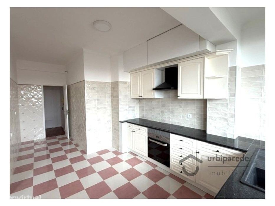 Apartamento T2 remodelado, Figueirinha Oeiras.