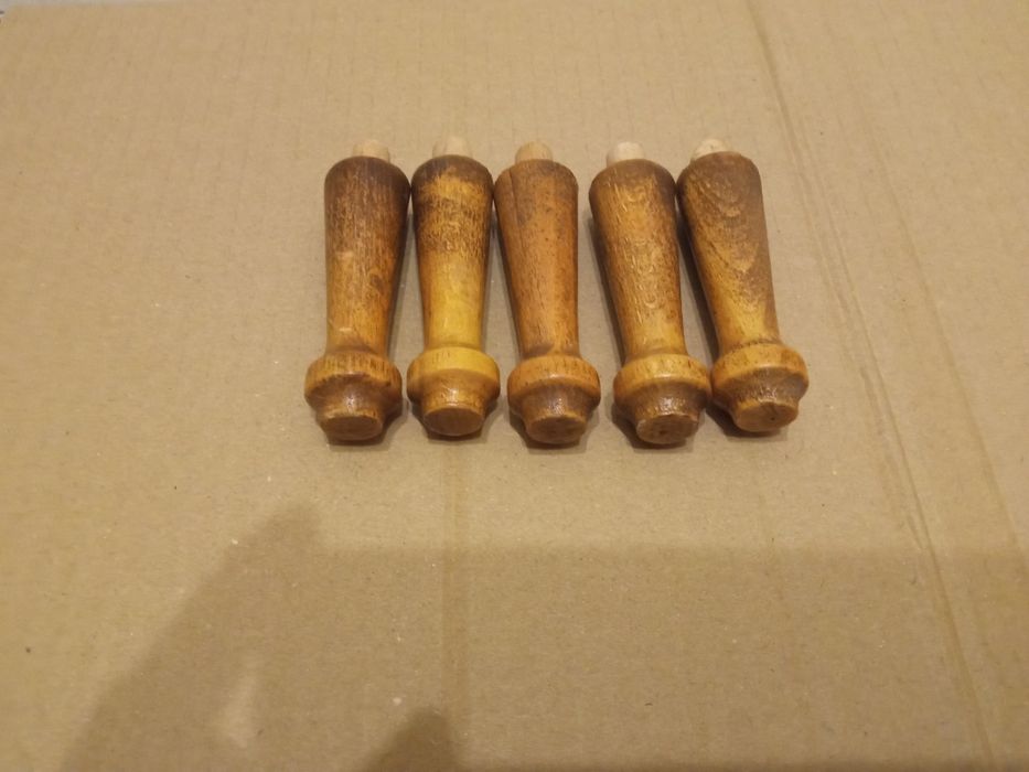 stare drewniane kołki do wieszaka