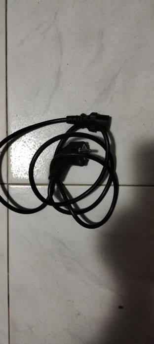 PlayStation 3 em ótimo estado + cabos + comando