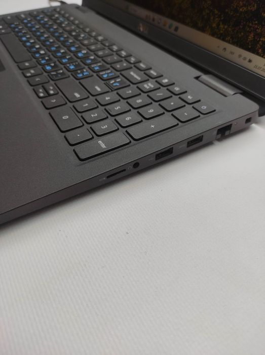 Офісний ноутбук Dell latitude 3520/SSD 256Gb/RAM 8 Gb