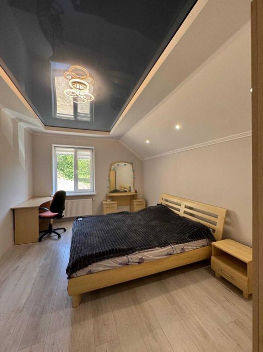 2-х поверховий будинок з ремонтом в с. Нижнів