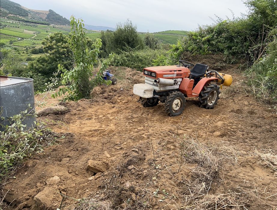 Kubota em bom estado pronto para trabalhar