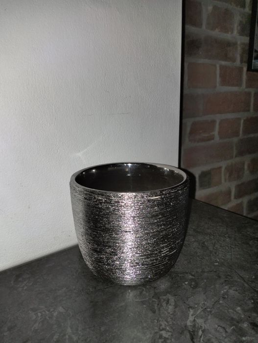 Doniczkę nową sprzedam