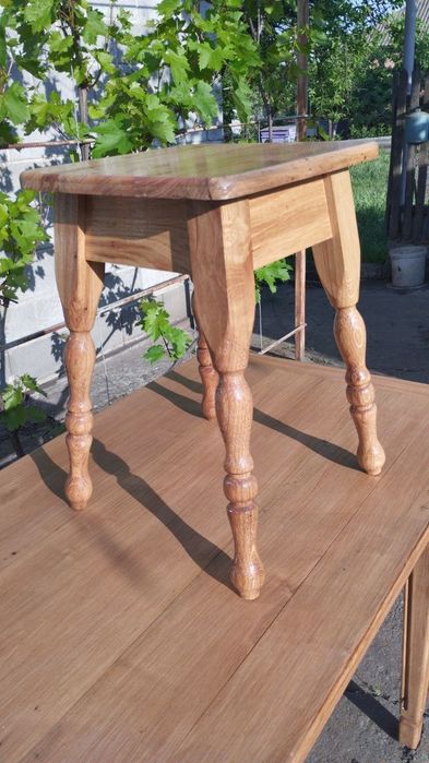 Кухонный стол с табуретками