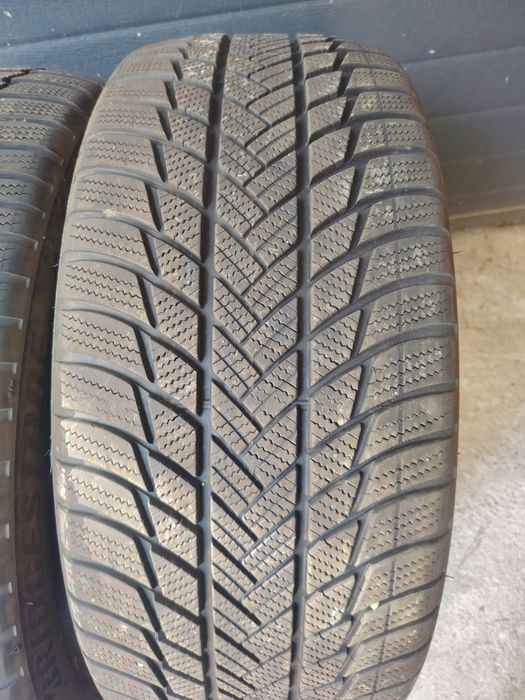 235 45R20 Bridgestone