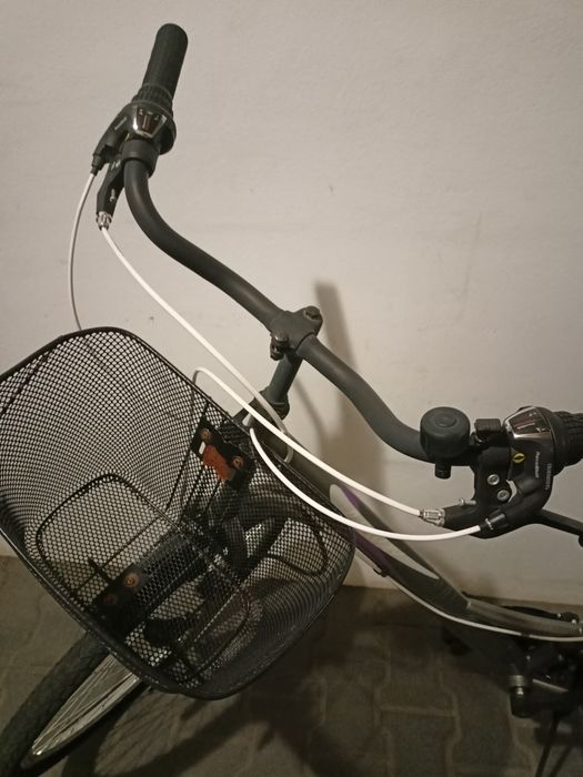 Rower miejski z koszykiem