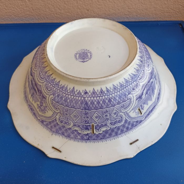 Bacia lavanda Fábrica de Louça Sacavém Vaquinhas 1862/85 cor Lilas