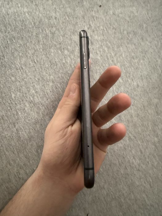 iphone 11 на 64 гб памʼяті