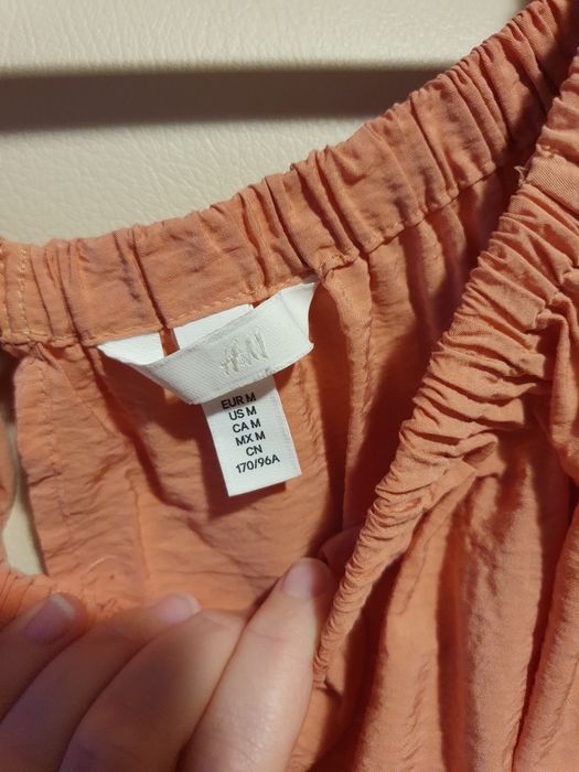 Długa sukienka z odkrytymi ramionami, H&M, M