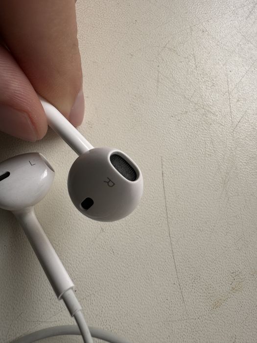 Навушники EarPods Lighting Connector