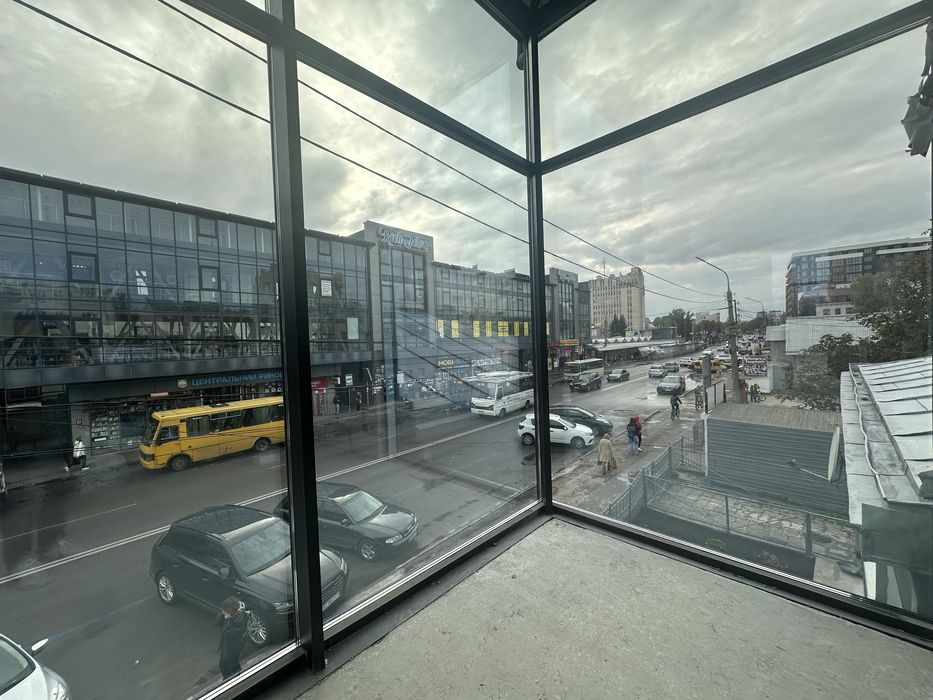Комерційне приміщенн 400м у центрі міста