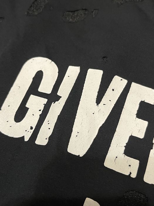 Футболка Givenchy distressed