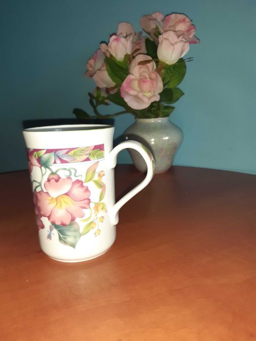 Porcelana - garnuszek ''KINGSBURY'' - używany.