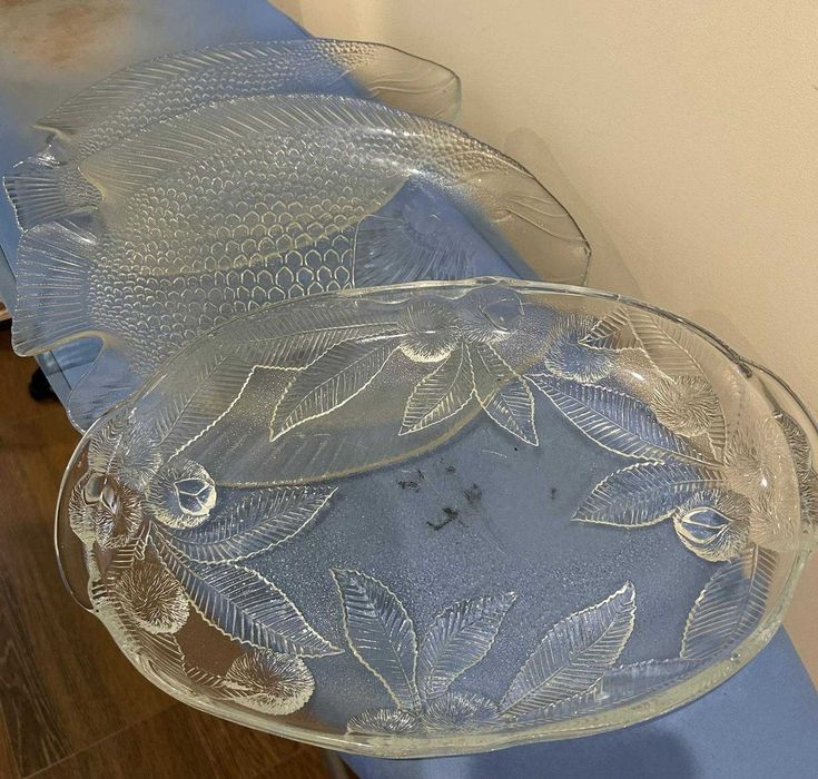 Vende-se Pratos e Travessas antigos