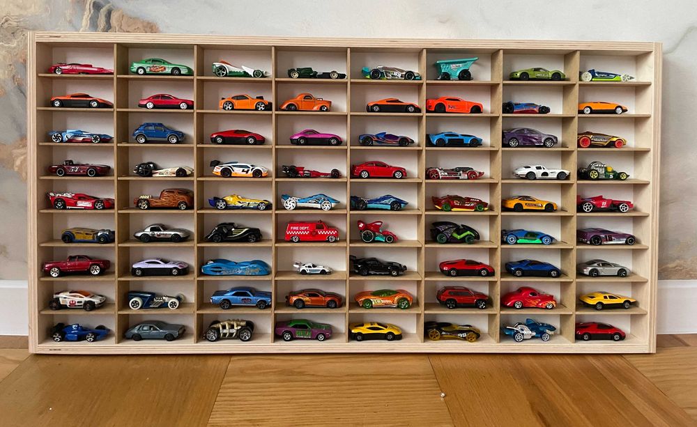 półka Biała na 72 miejsca 80x40cm Regał wiszący na samochodziki Autka