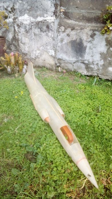 Fuselagem de avião telecomandado.