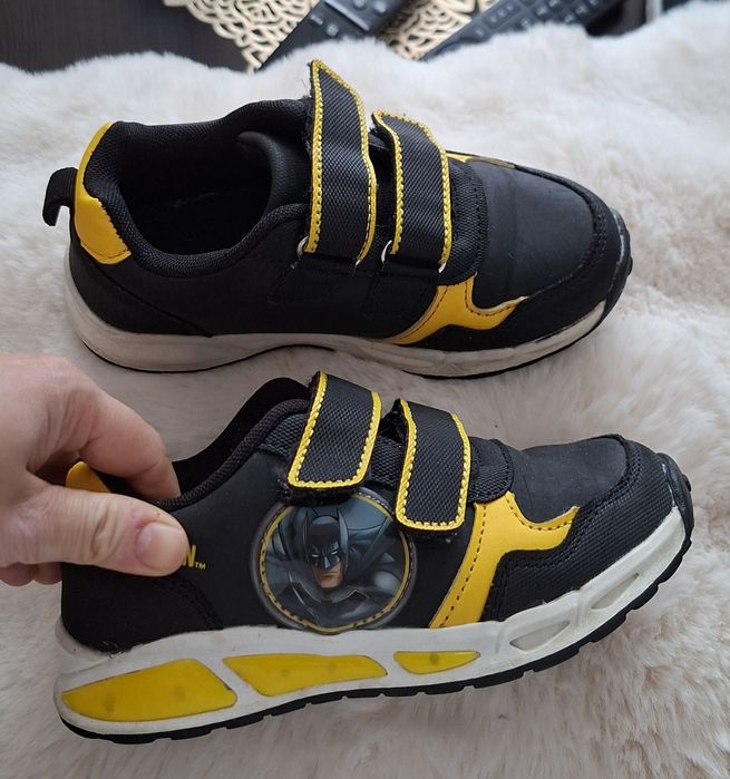 Adidasy chłopięce świecąca podeszwa stan bdb