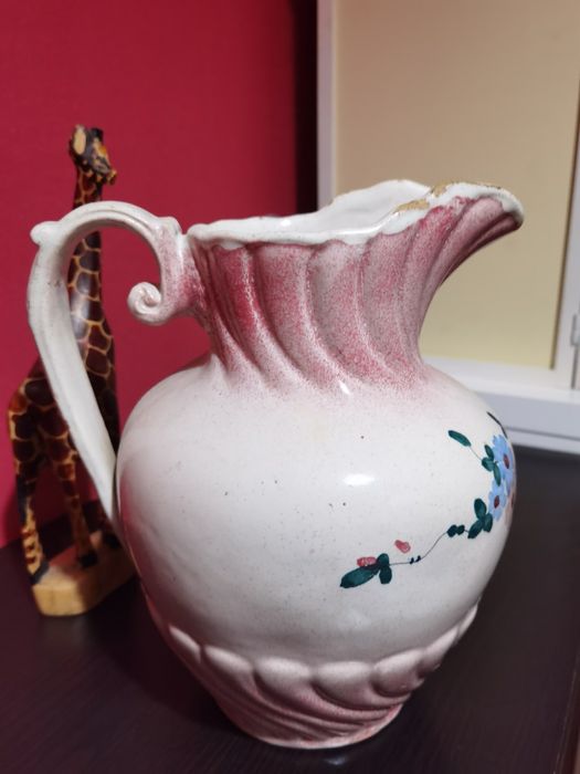 Jarra antiga em bom estado