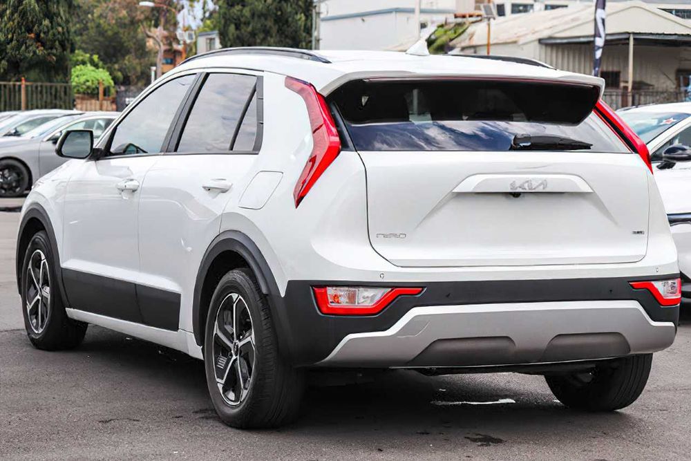 Kia Niro EX Hybrid      2023