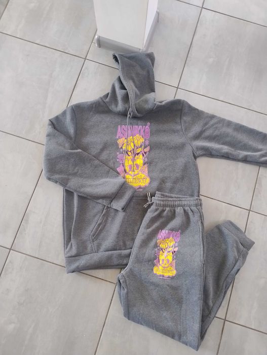 Різні чоловічі костюми на флісі