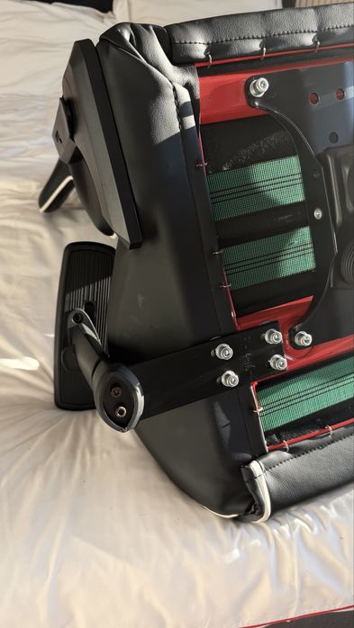 Cadeira Gaming DXRacer Fórmula F08 - Preto / Branco