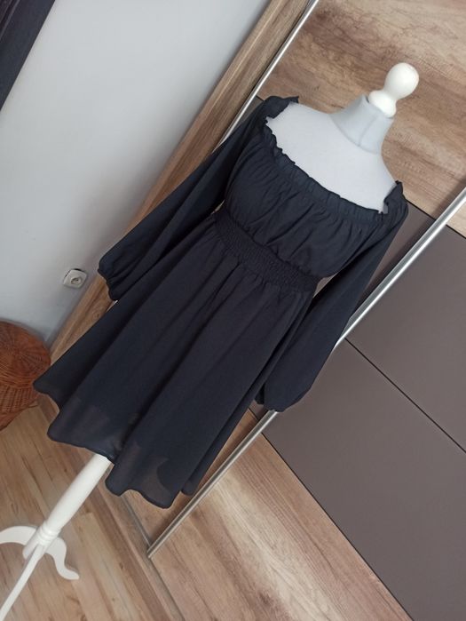 Czarna sukienka hiszpanką r. 42/44