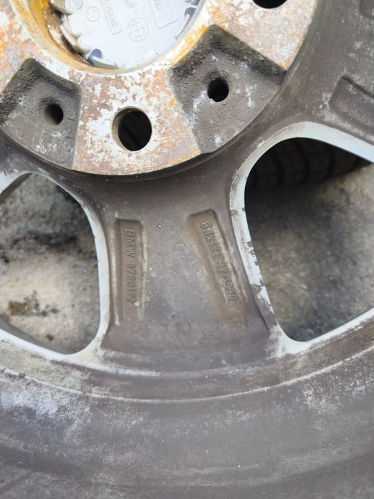 225/45/17 Styling 327 8jx17 et30 6790172 Pirelli Cinturato 3823