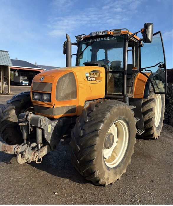 Renault Ares 826 uszkodzony