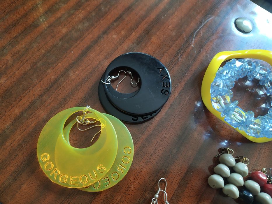 Бижутерия лотом.