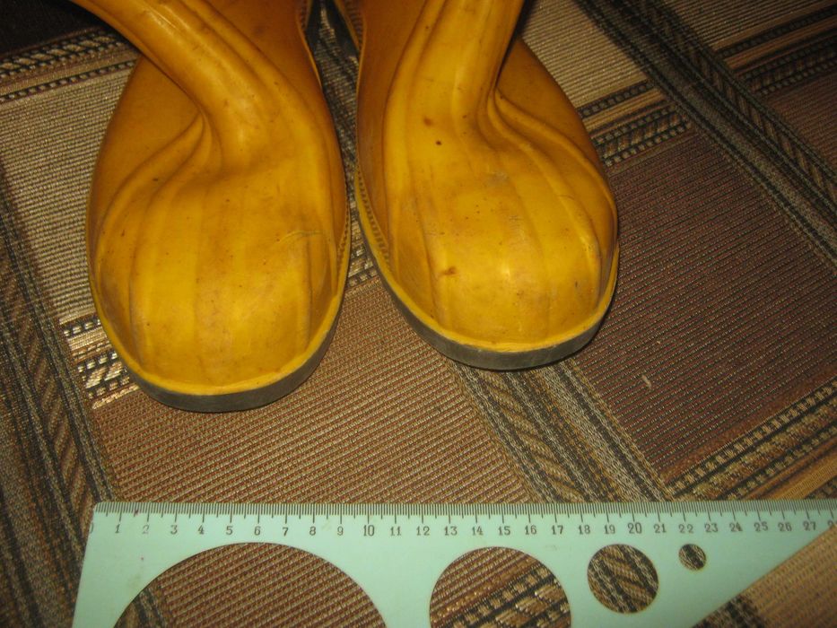 Резиновые сапоги,размер 43