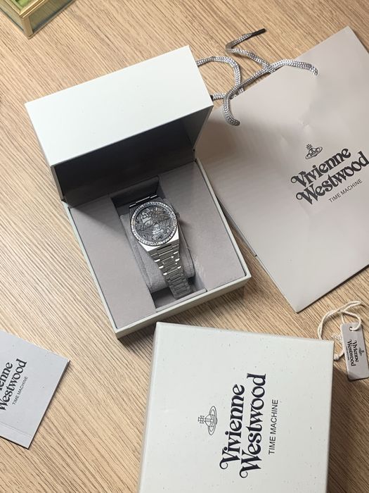 Новий годинник Vivienne Westwood