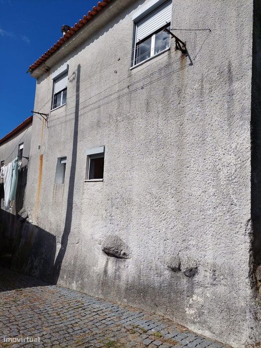 Moradia T3 em Gondizalves para Remodelar