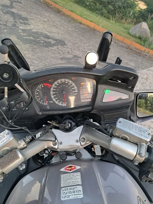 Sprzedam.         HONDA ST 1300 .